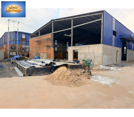 CHO THUÊ NHÀ XƯỞNG TÂN UYÊN BÌNH DƯƠNG CŨ HCM DT XƯỞNG 2.000m22 GIÁ 160tr/ tháng 